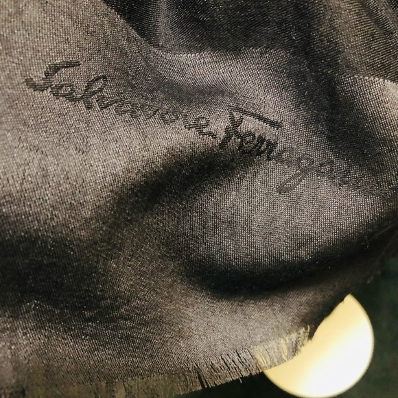 Salvadore Ferragamo Scarf/Shawl. 72” By 30”. 100% Cashmere. Long. - Picture 4 of 15